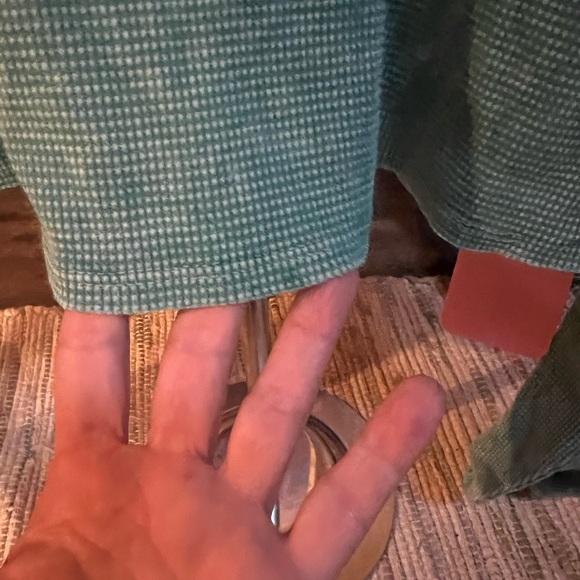 Adorable semi crop waffle knit top. - Picture 3 of 3